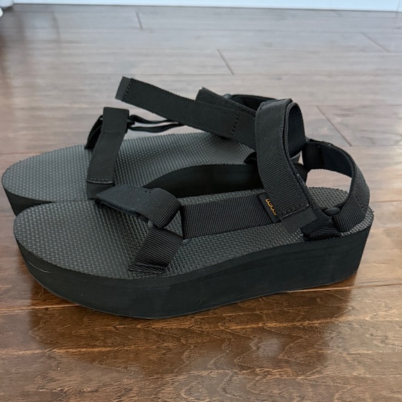 Teva Stylish Black Platform Sandals - Picture 1 of 6